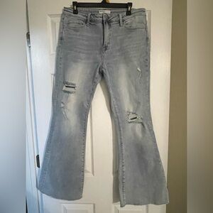 BAYEAS light wash distressed flare jeans w/raw hem - Size 31 -EUC